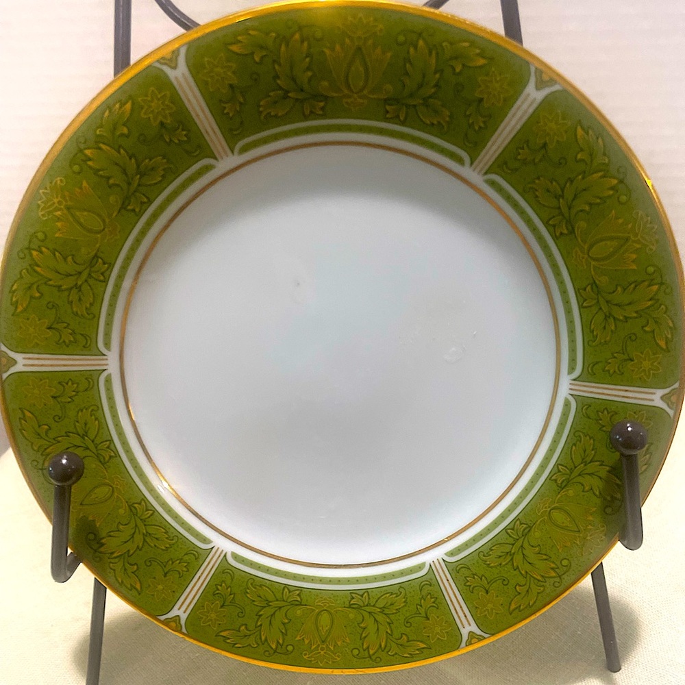Noritake “Eroica” Dessert Dish Trimmed in Gold on Green